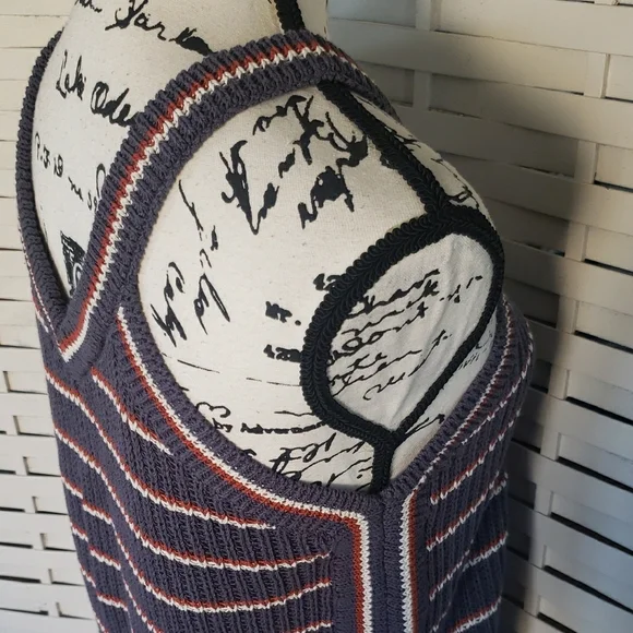 Striped Knit V-Neck Tank Top - Picture 4 of 6